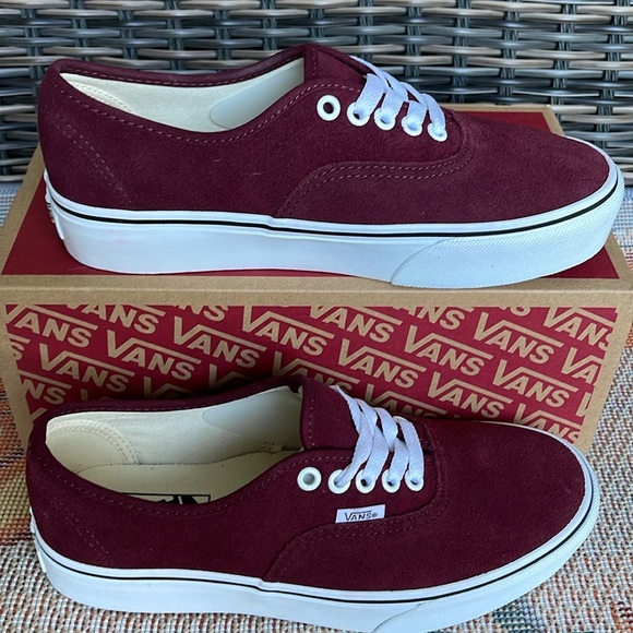 Vans WMNS Authentic Platfor
(Suede) Port Royale/True
VN0ARAVRJNR Platforms - Picture 15 of 16